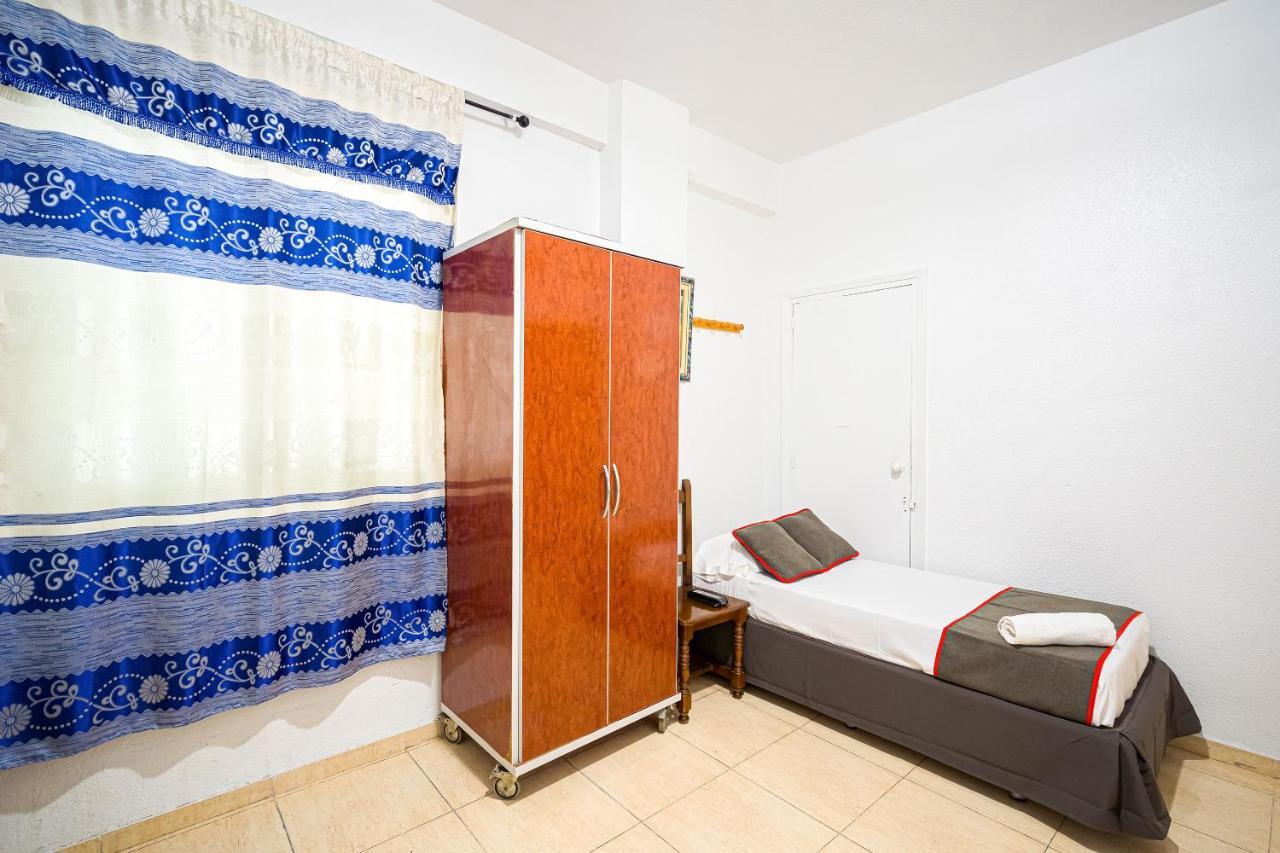 Basic Triple Room,1038726163:JPEG
