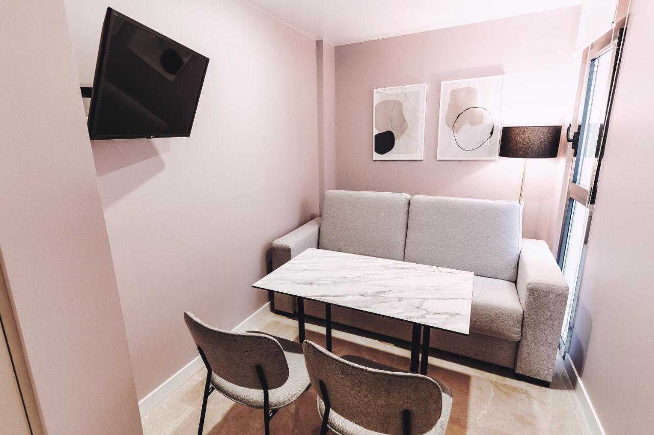 Studio with Twin Beds and Sofa Bed