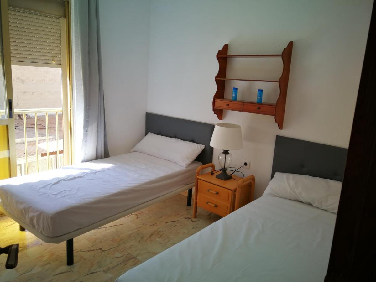 Camera Standard Doppia con Letti Singoli con Bagno in Comune