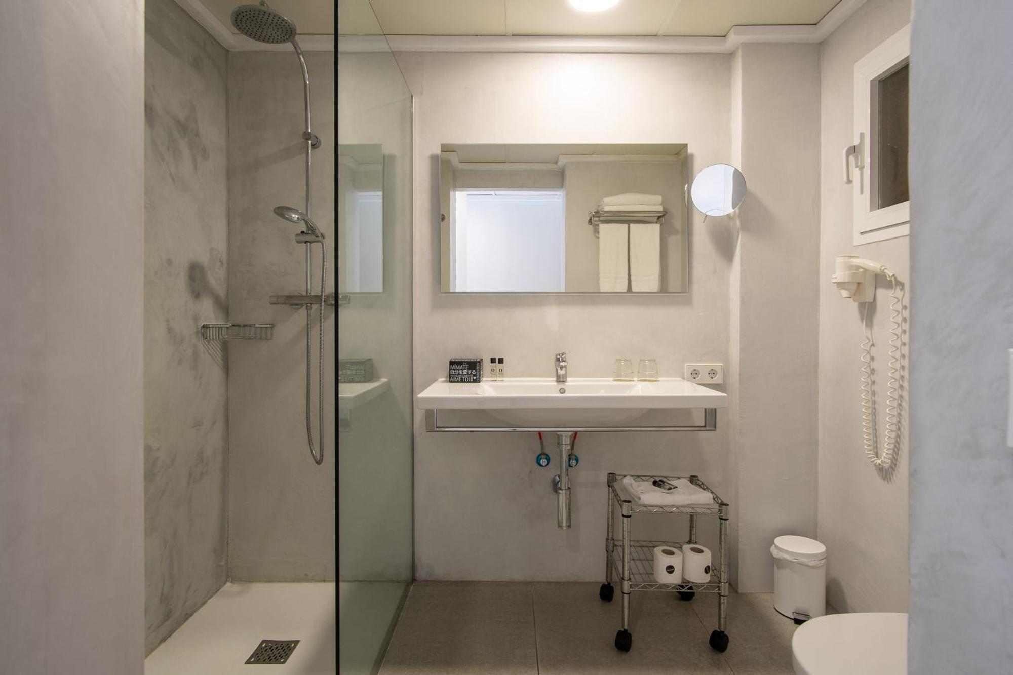 Chambre Triple Premier - Vue Latérale sur Mer (2 Adultes + 1 Enfant)