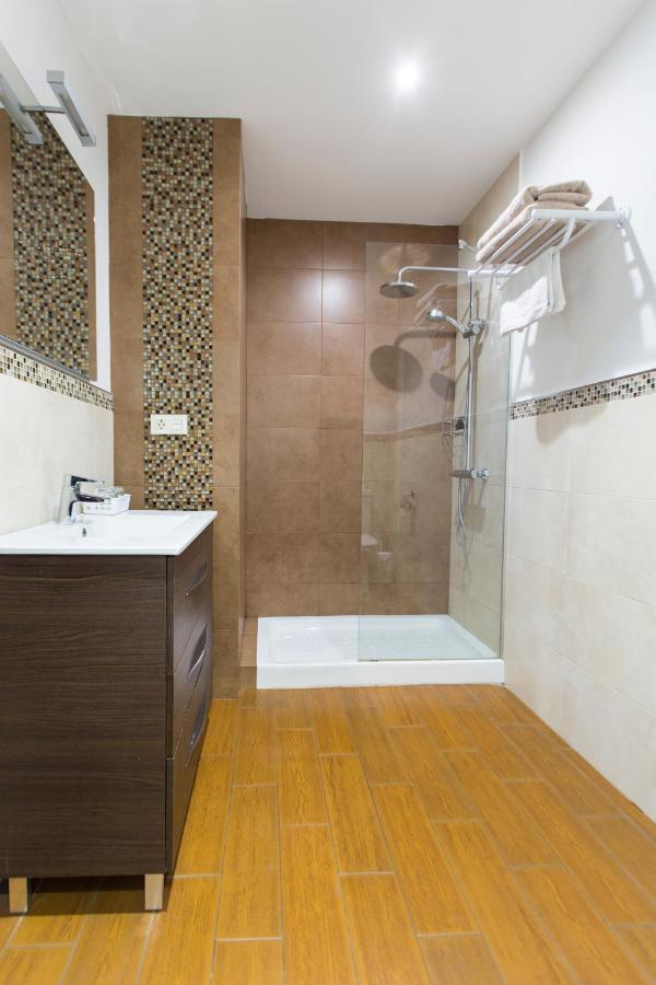Double Room Private Bathroom