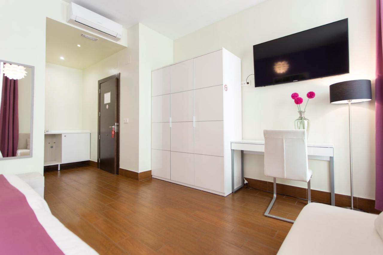 Double Room Private Bathroom