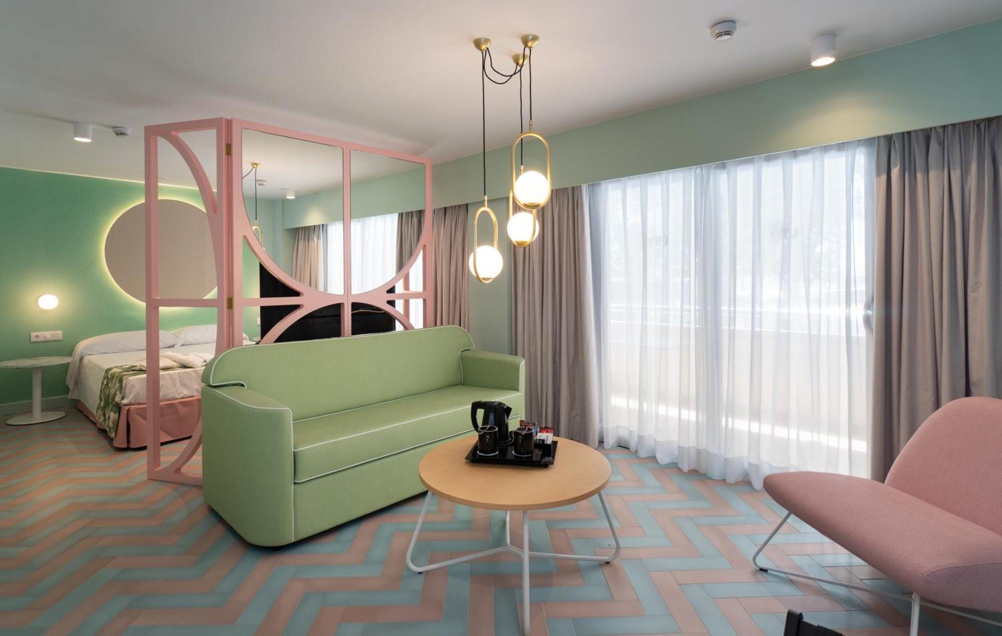 Junior Suite Avenue View