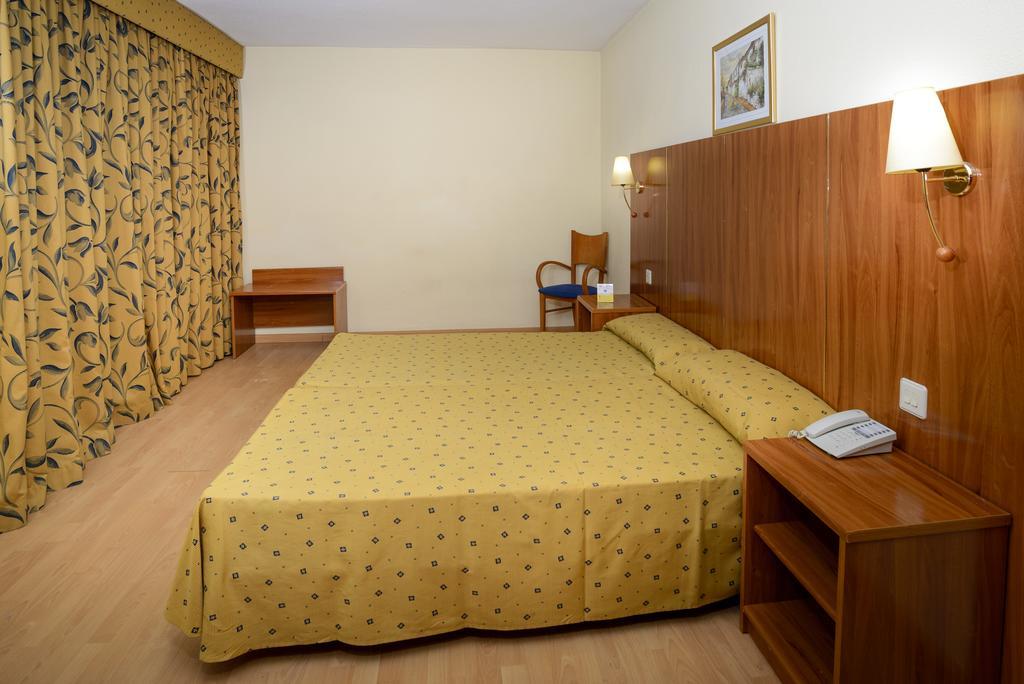 Tweepersoonskamer met 2 Aparte Bedden
