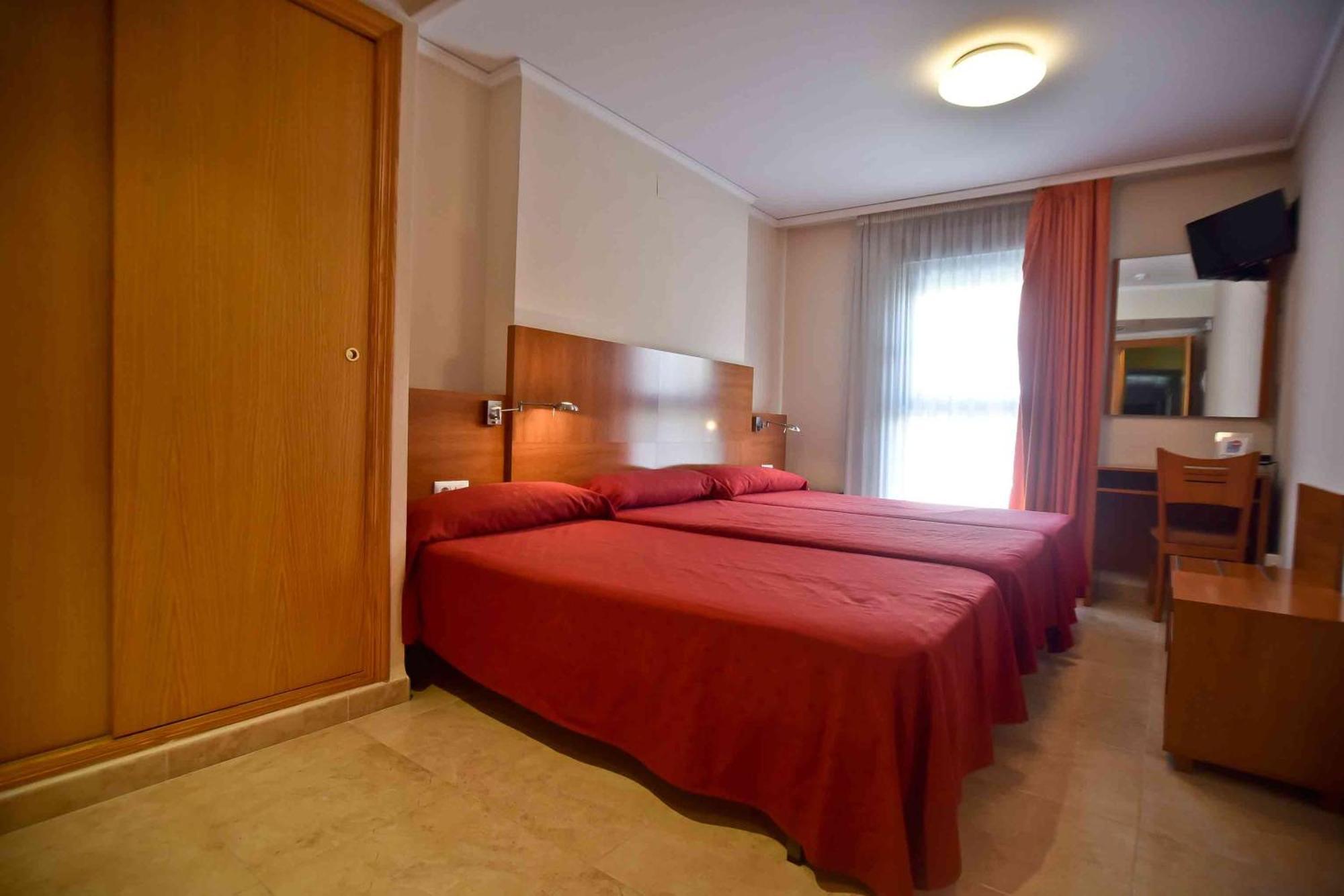 Budget Triple Room,1272972790:JPEG