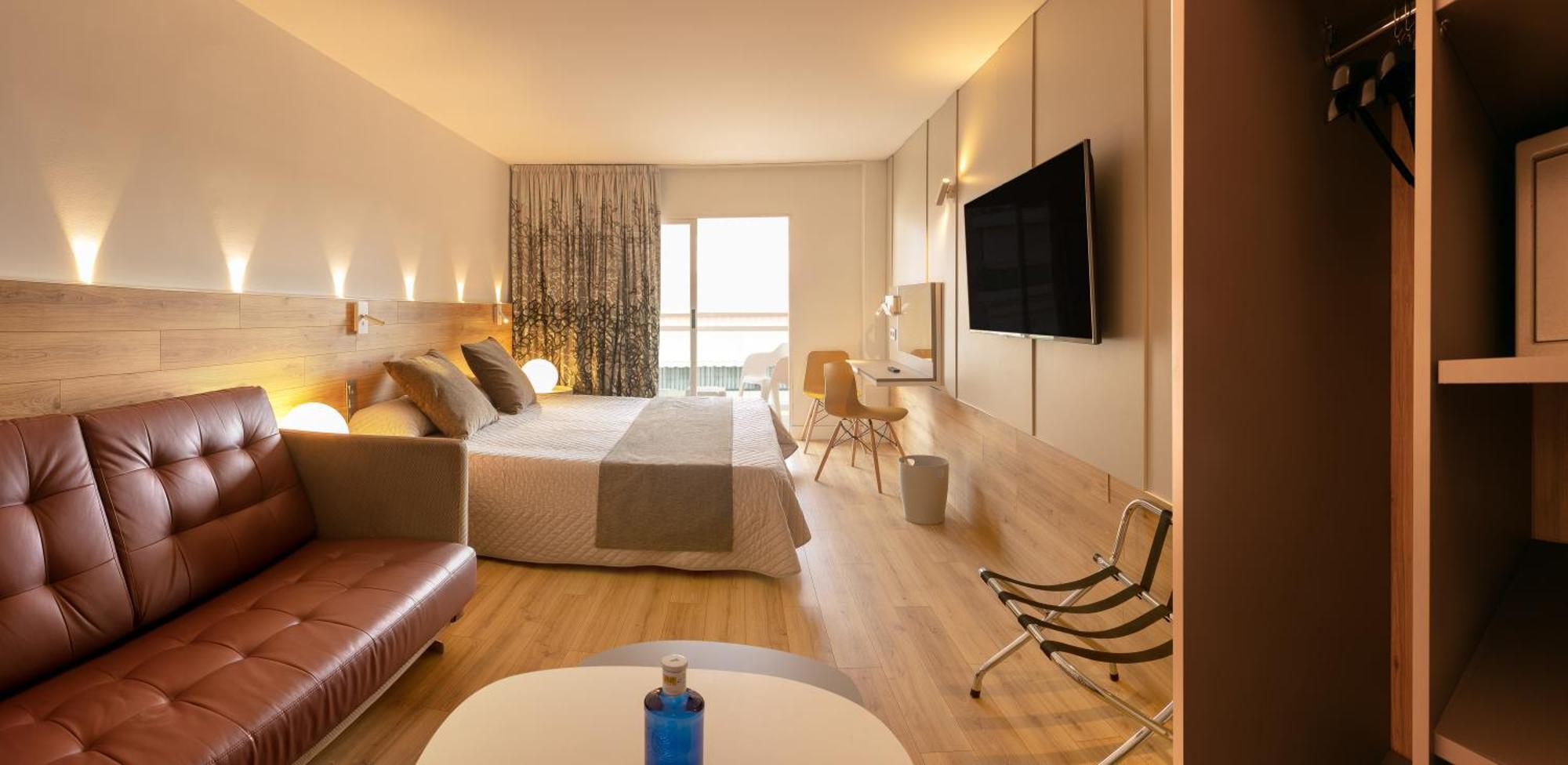 Suite Júnior (2 Adultos + 1 Criança)