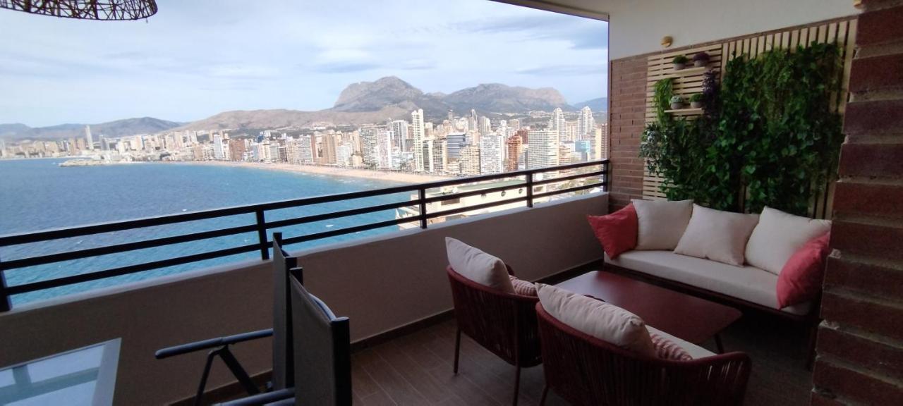 Apartamento de 1 Quarto com Varanda