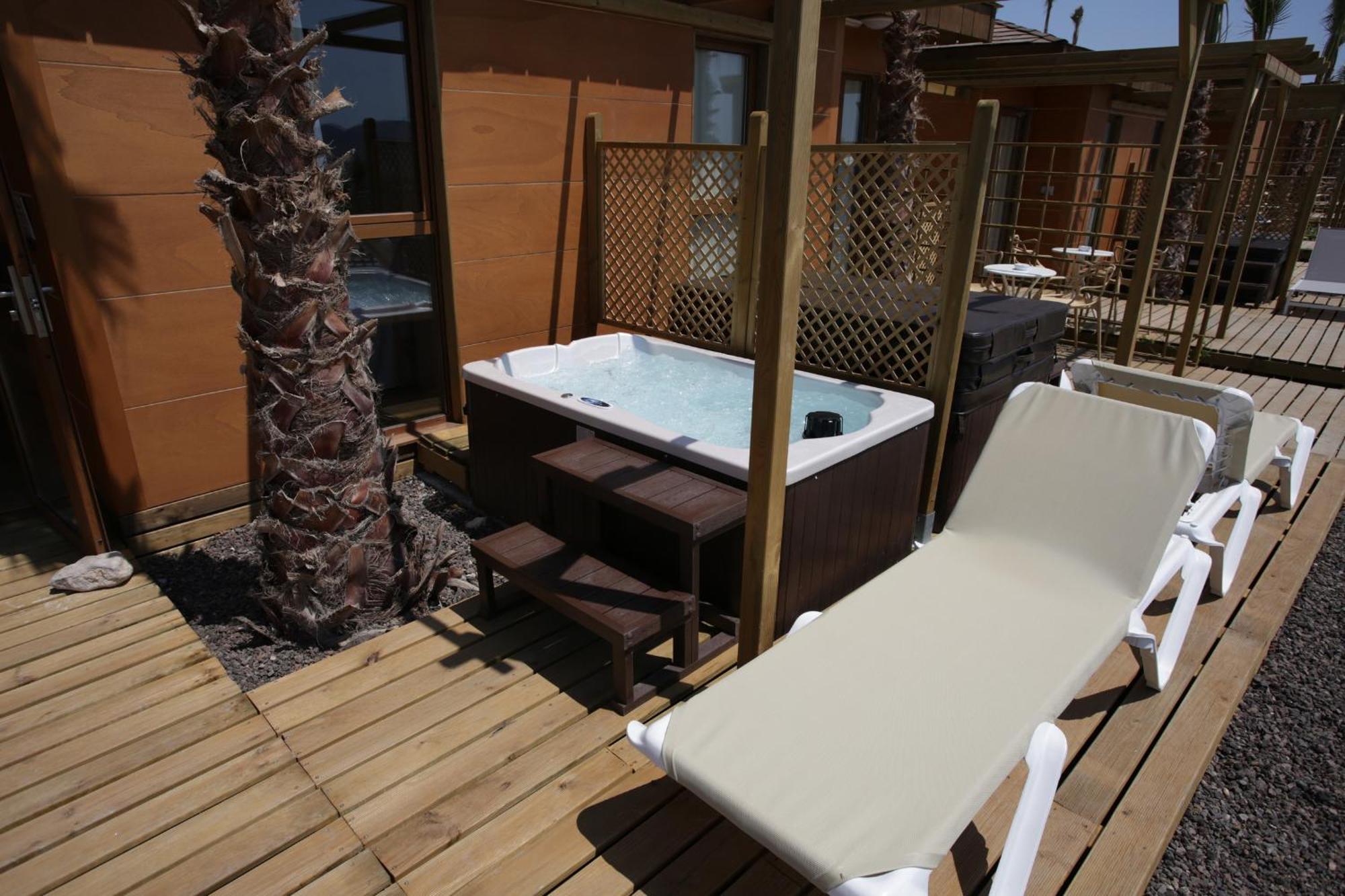 Deluxe Bungalow Access to Terra Natura Park