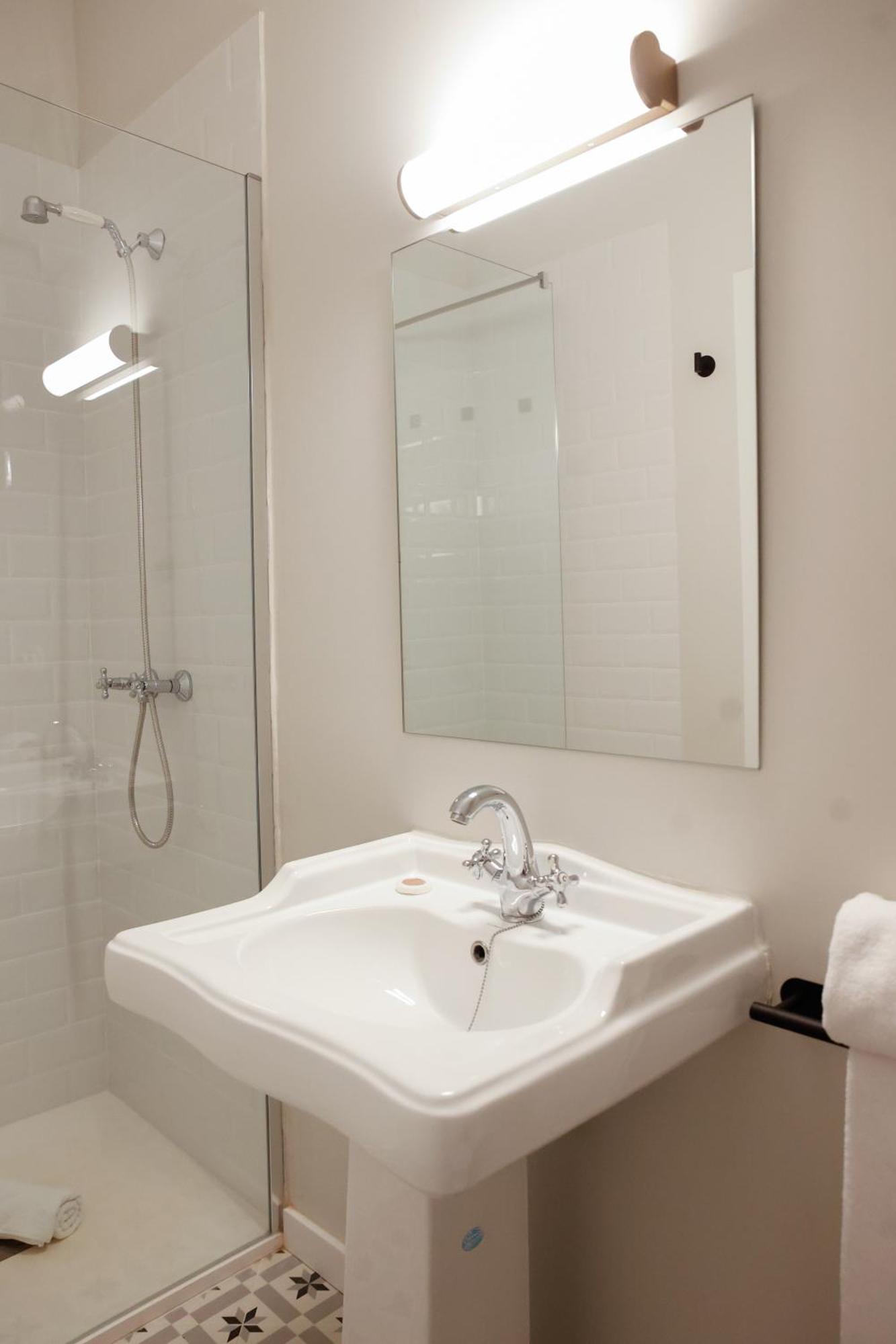 Deluxe Double Room with Side Sea View
