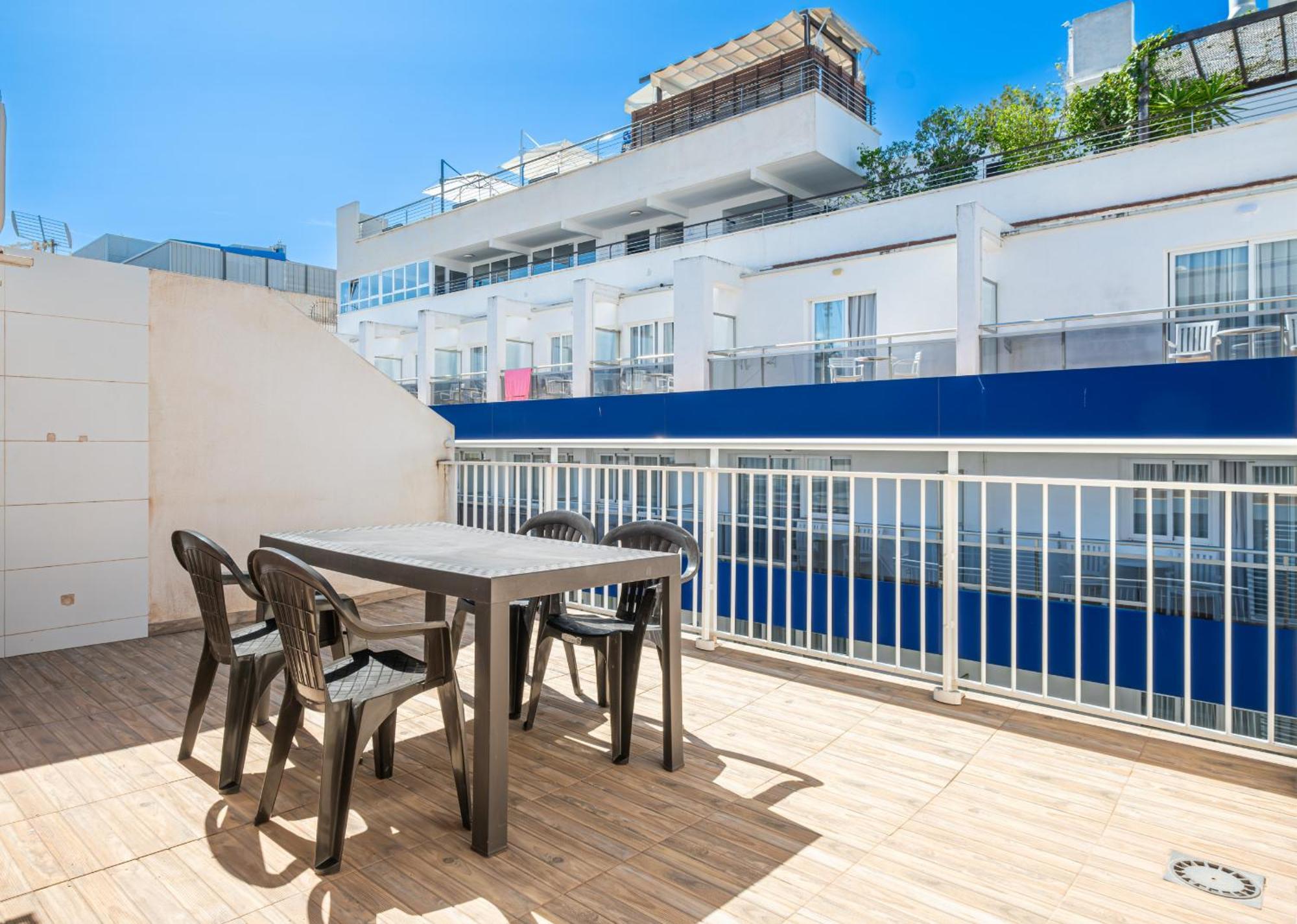 Apartamento com 1 Quarto e Terraço