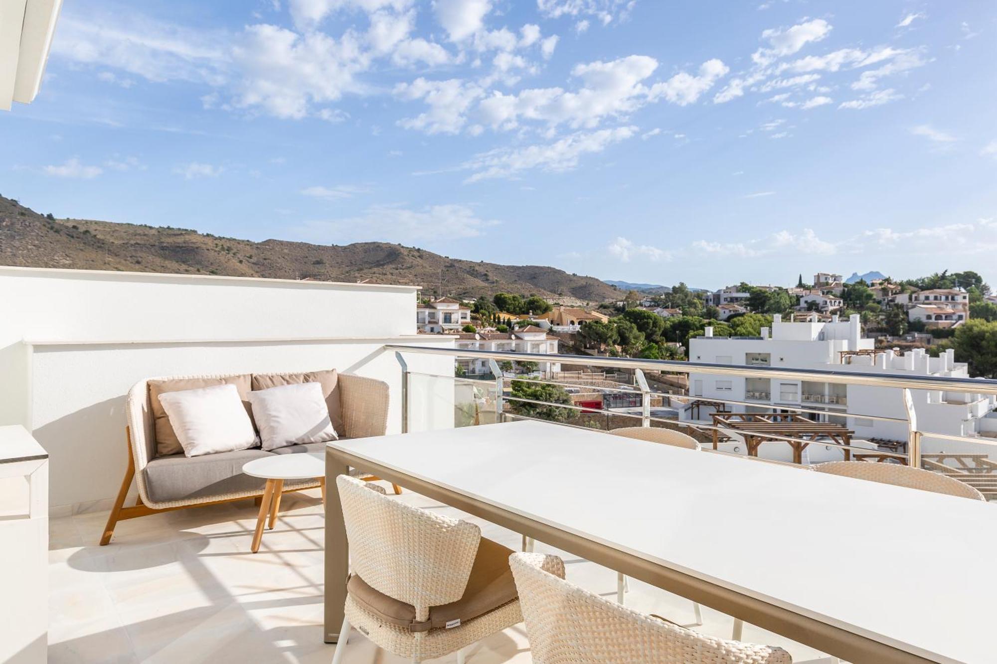 Deluxe One-Bedroom Apartment Balcony or Terrace
