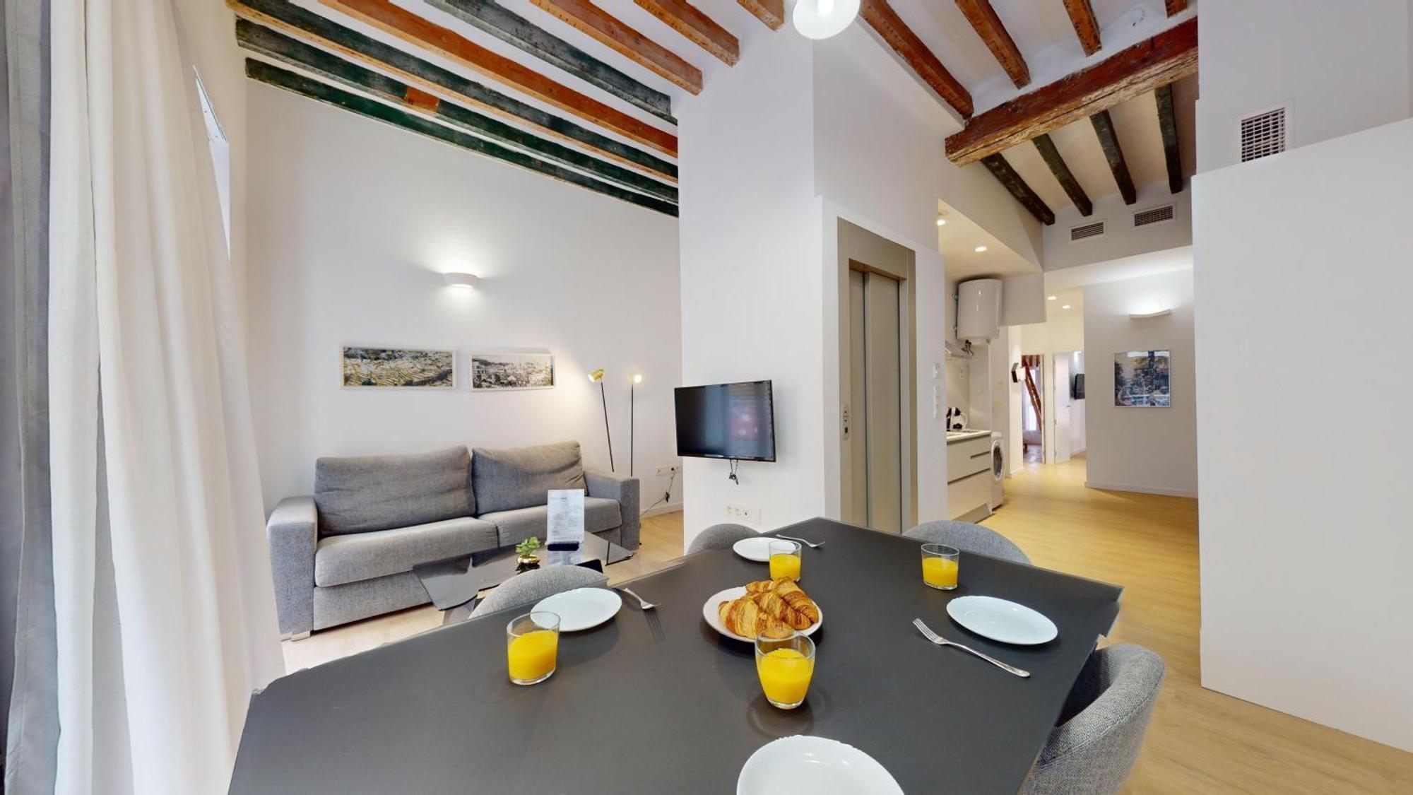 Deluxe Two Bedroom Apartment with Balcony