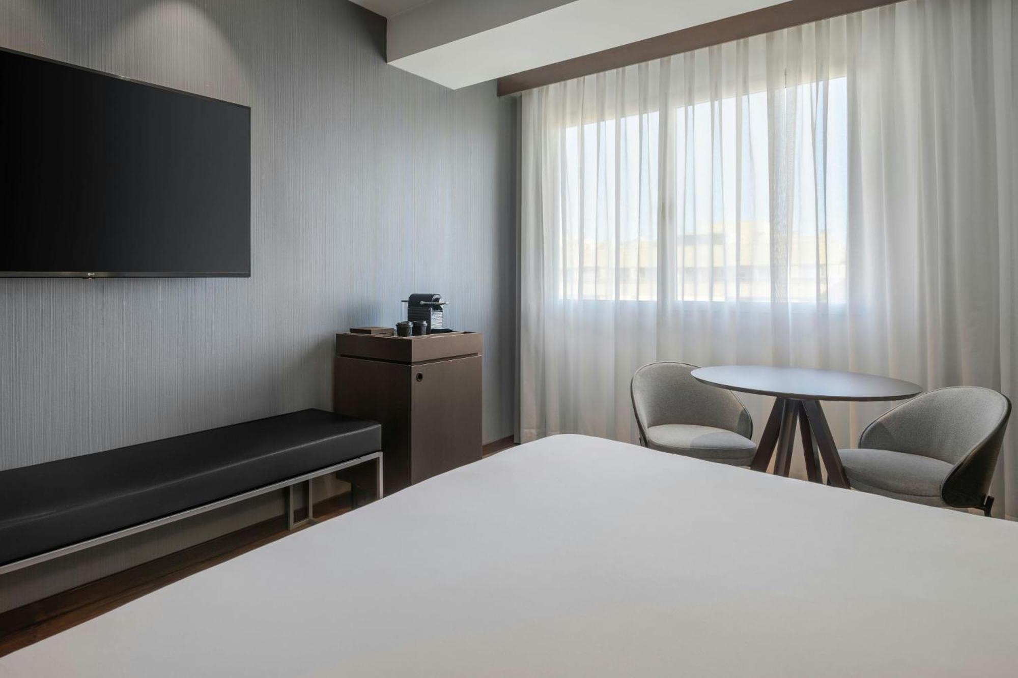 Standard Plus King Guest room 1 King