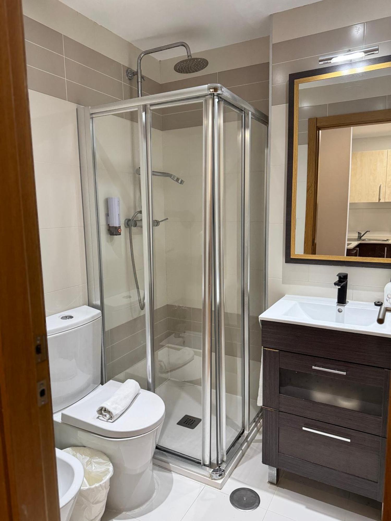 Apartamento de 1 dormitorio con balcón (2 adultos)