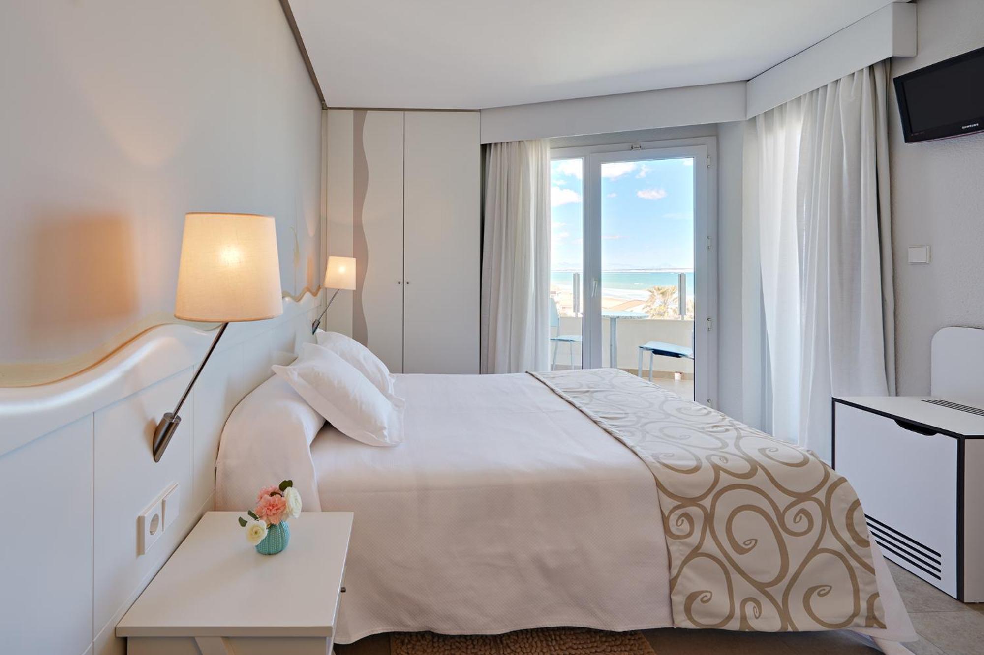 Double or Twin Room Sea View