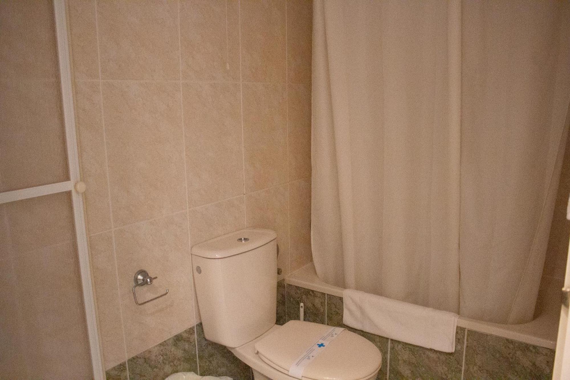 One-Bedroom Apartment (2 Adults + 2 Child),1659464931:JPEG