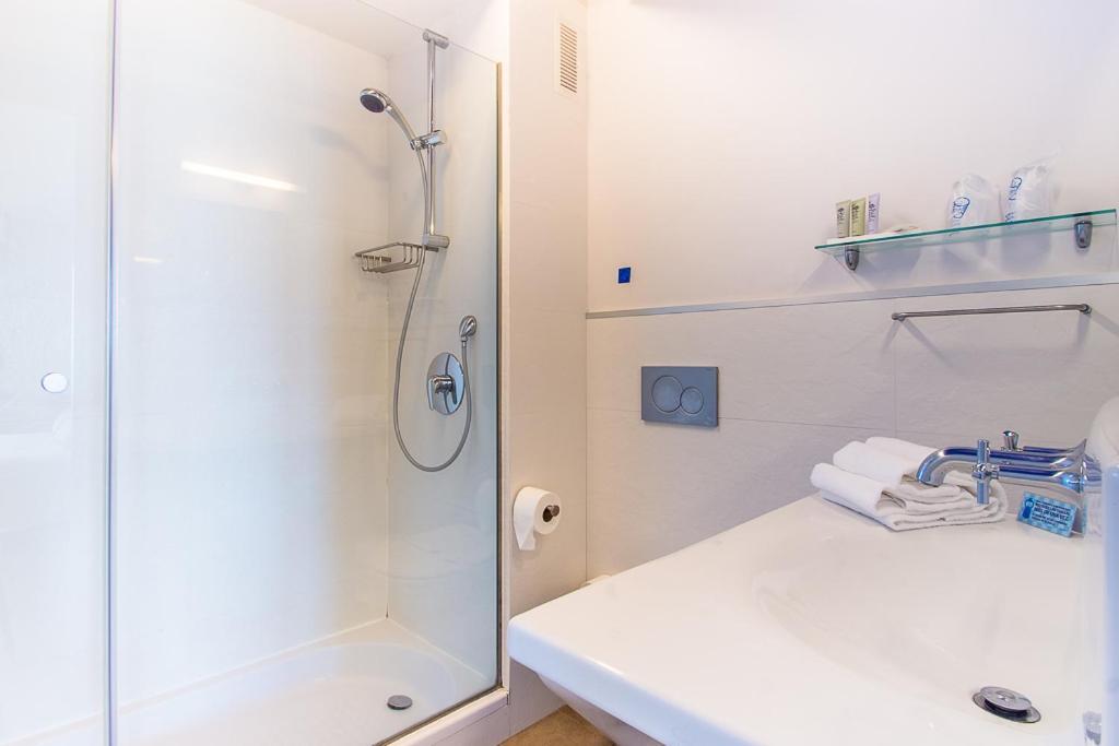 Double or Twin Room Partial Sea View