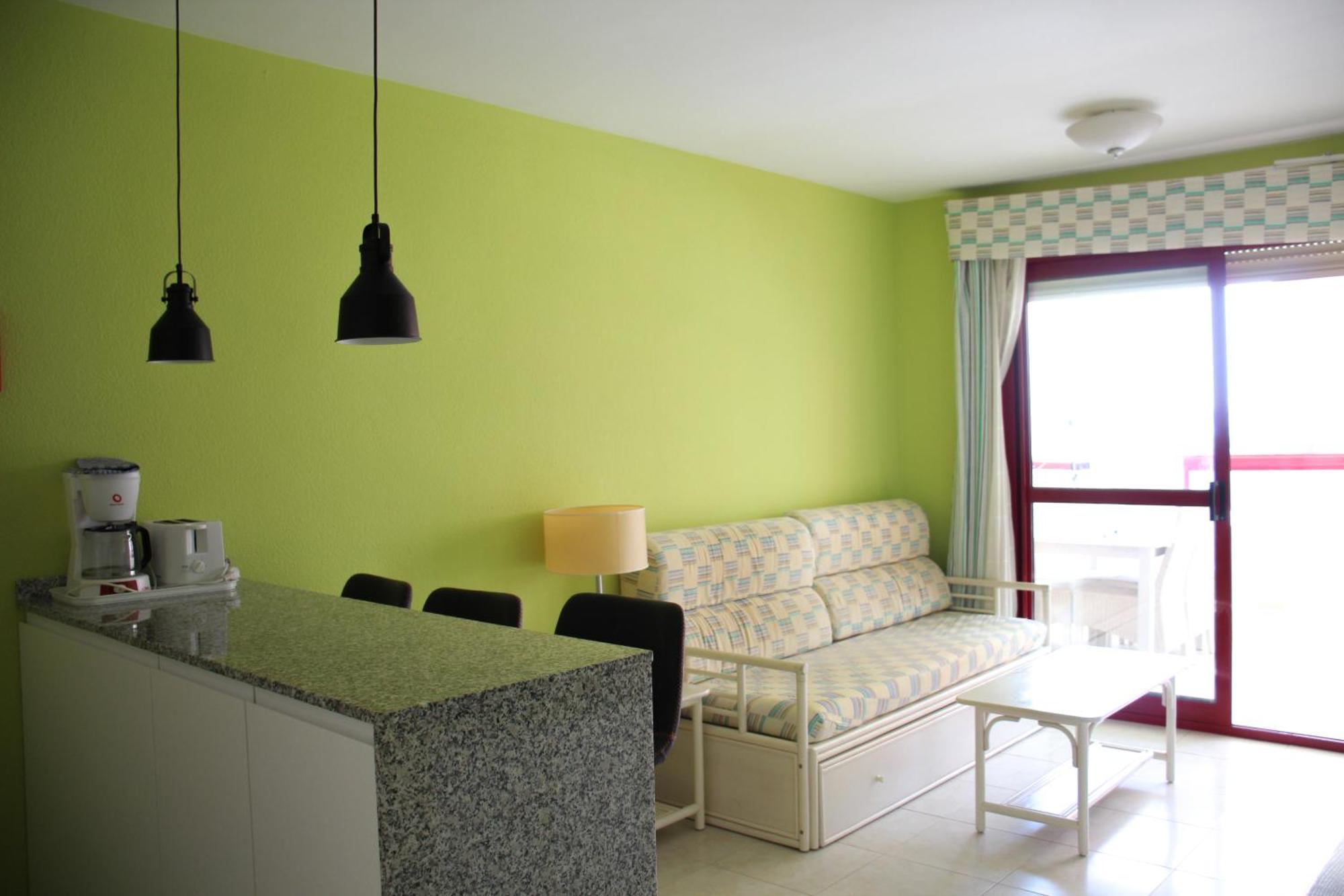 One-Bedroom Apartment Silver