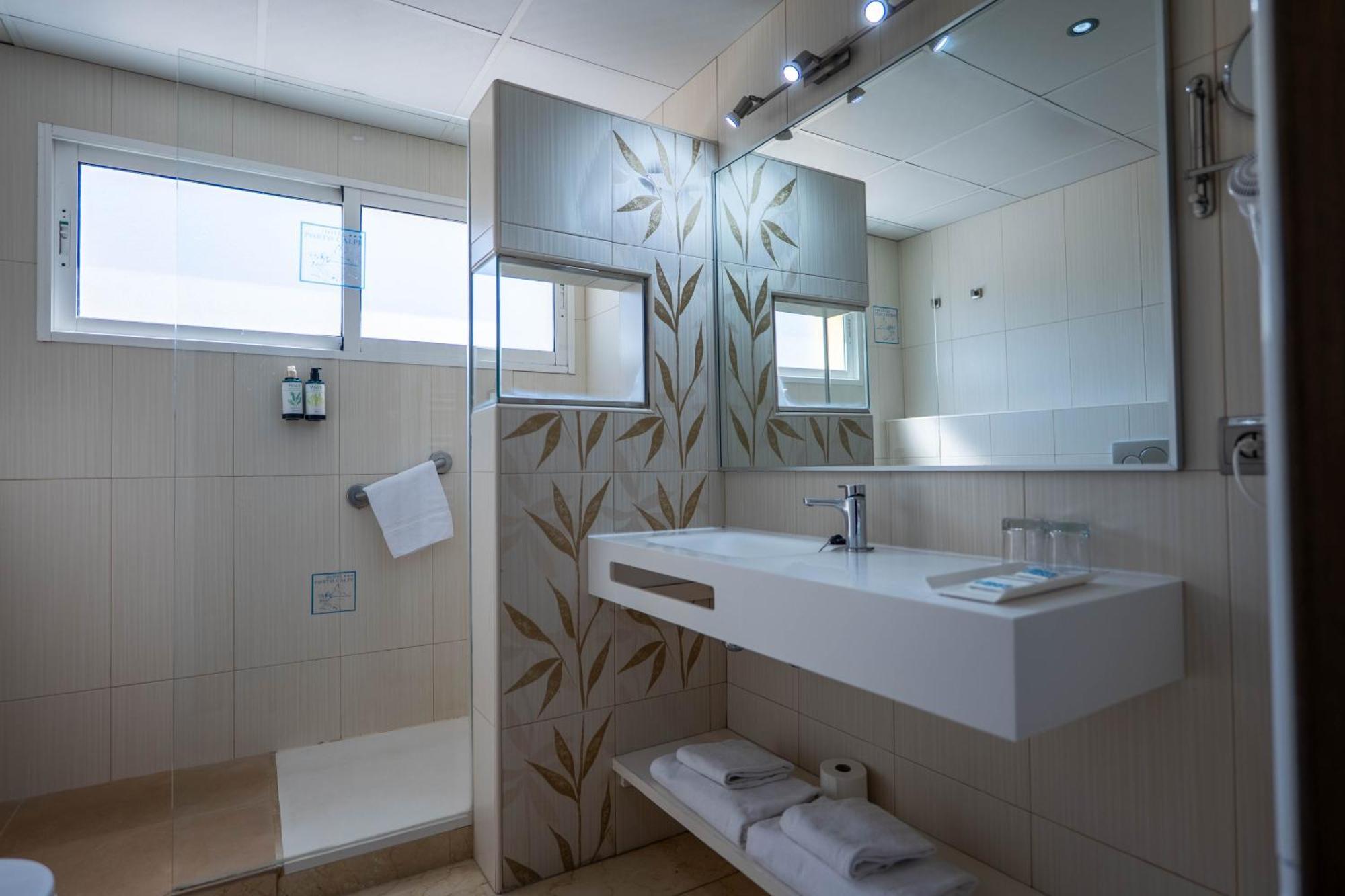 Superior Double or Twin Room Front Sea View