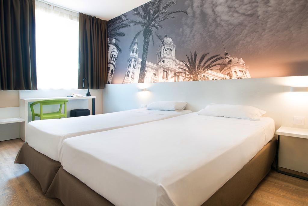 Tweepersoonskamer met 2 Aparte Bedden