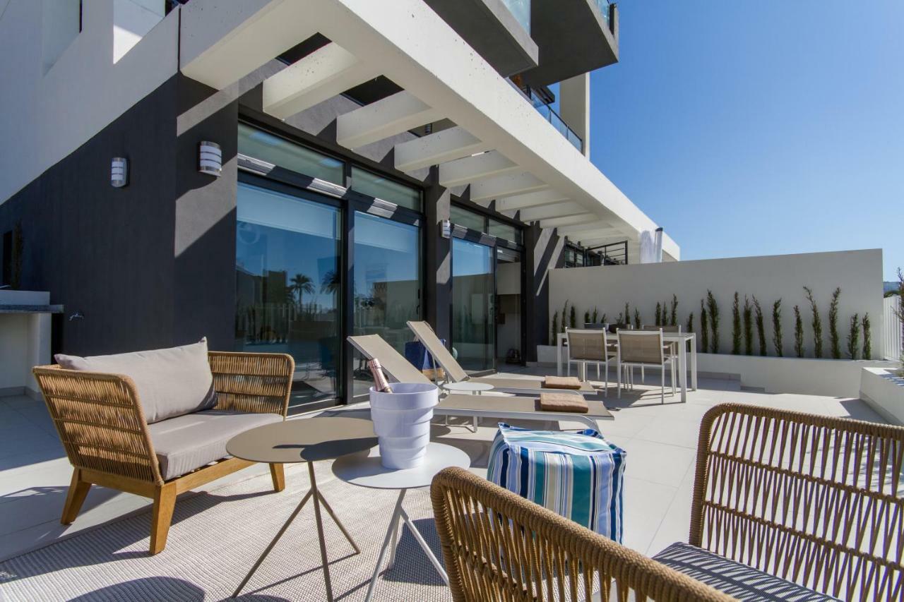 Apartment with Pool View