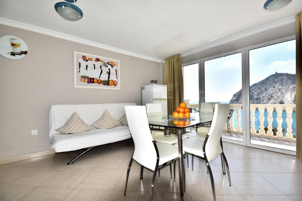 Three-Bedroom Apartment,918021670:JPEG