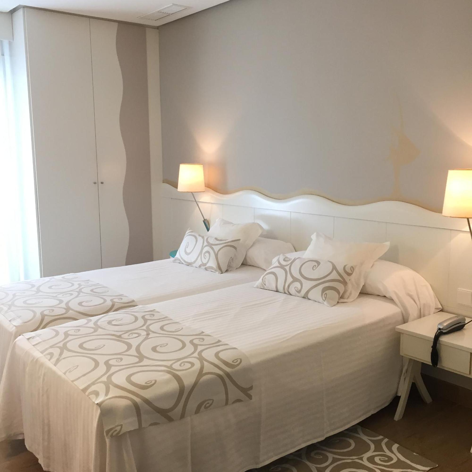 Double or Twin Room Partial Sea View