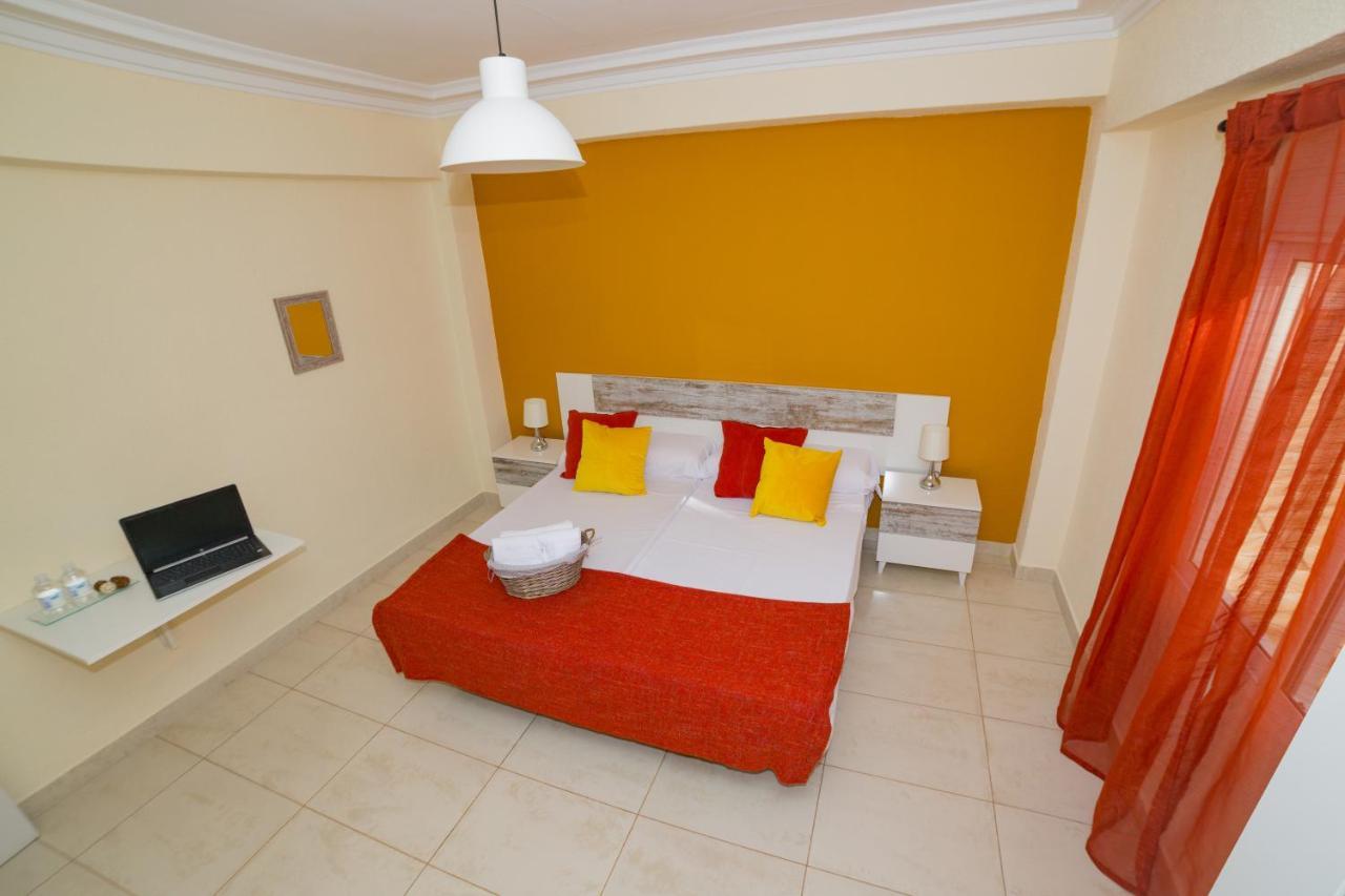 Standard Twin Room with Shared Bathroom,967048987:JPEG