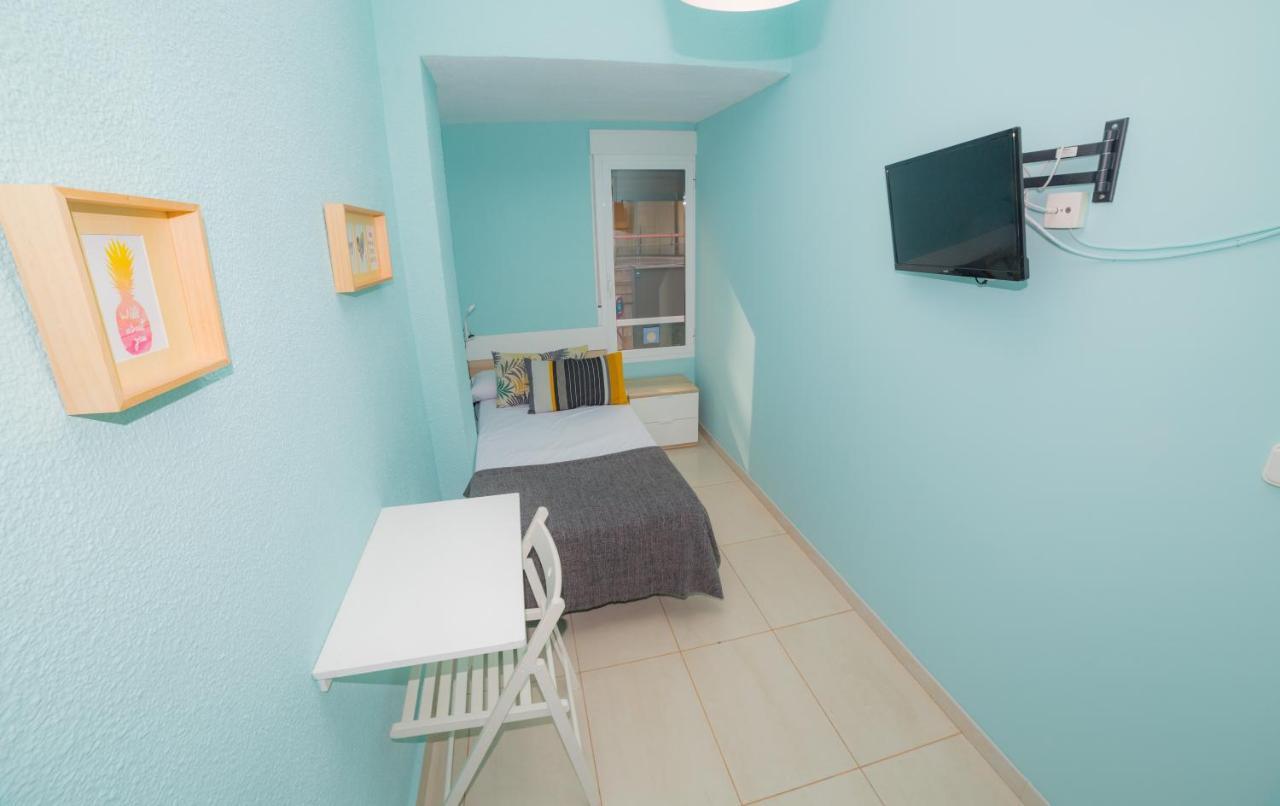 Single Room Shared Shower Toilet