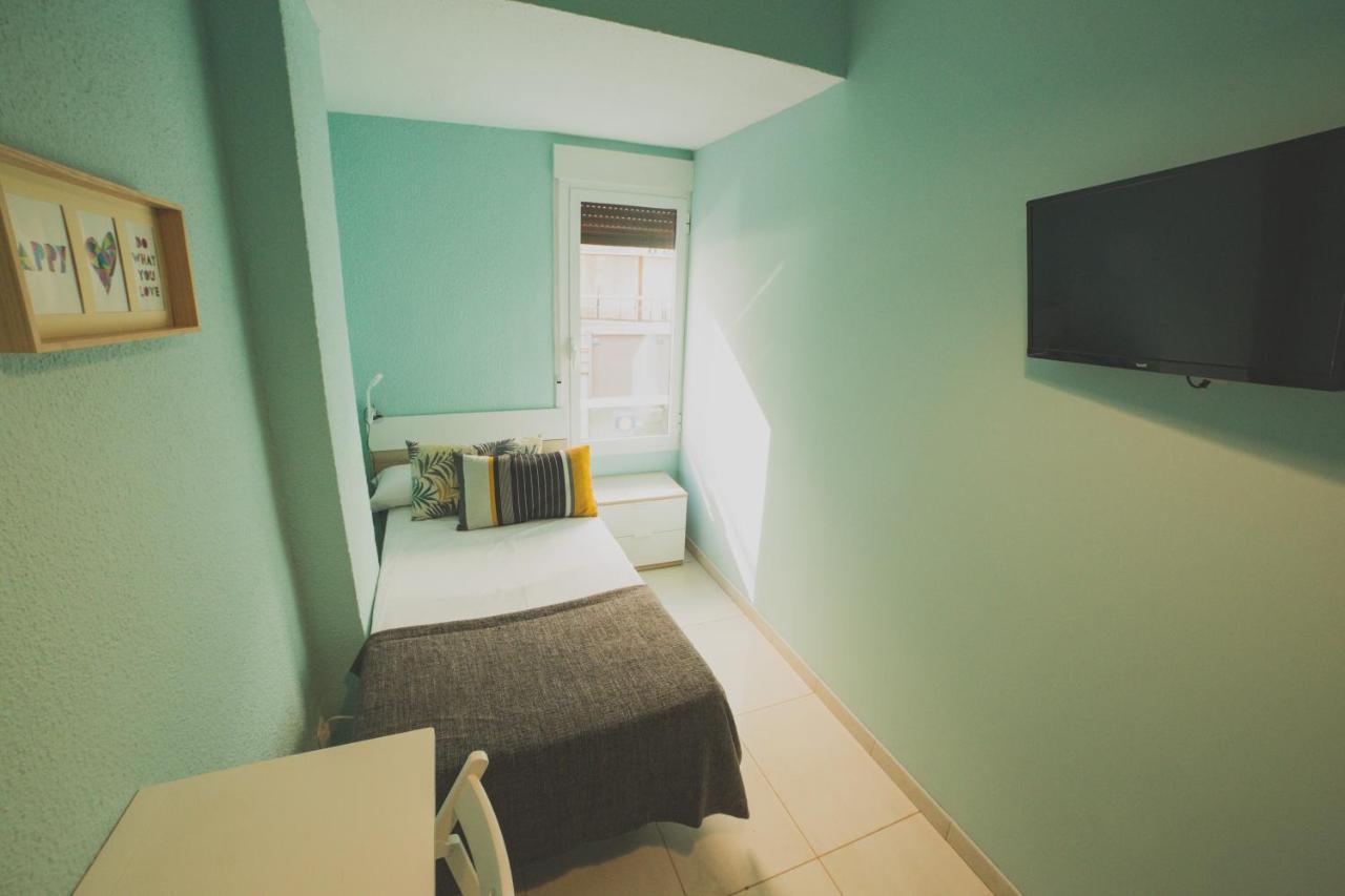 Single Room with Shared Shower and Toilet,967049566:JPEG