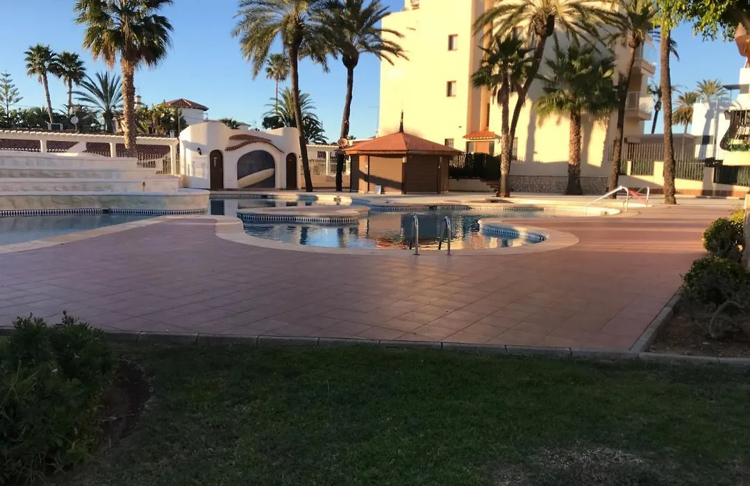 Estudio en Dénia con piscina y wifi privada, a 100 m del mar-1