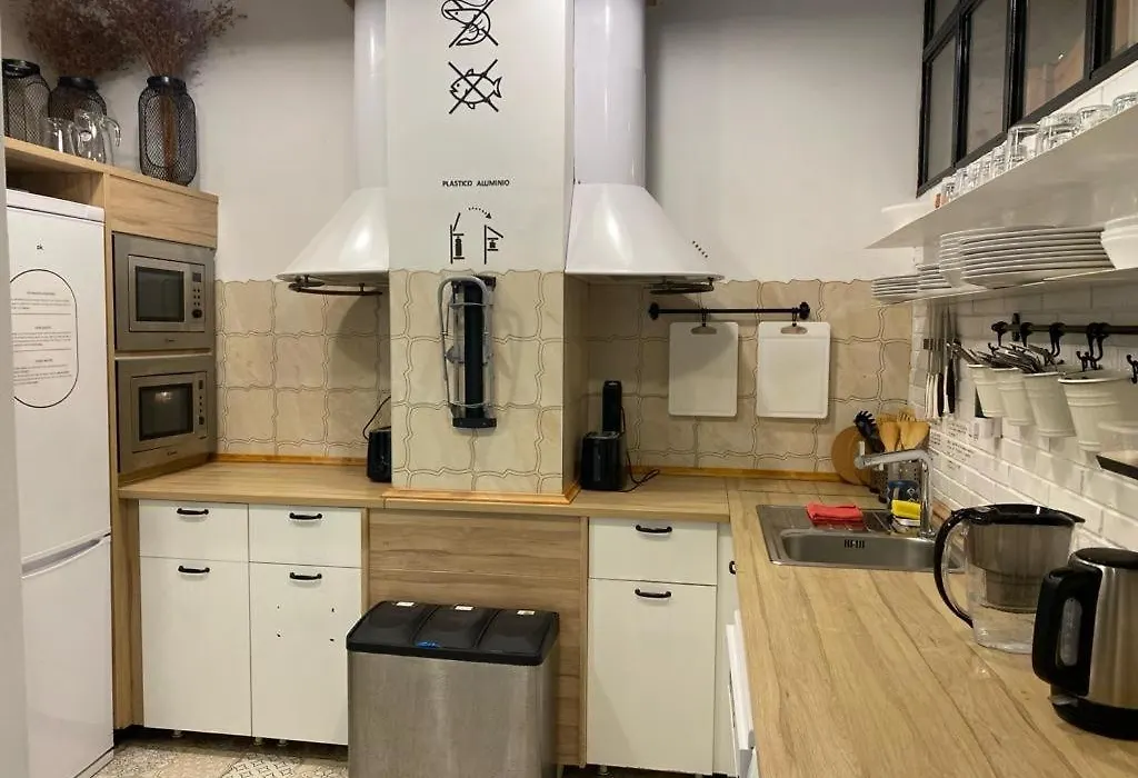 Hostel Numero Trece - Albergue Juvenil - Free Towels, Coffee & Tea, Remote Check-In (Adults Only)-1