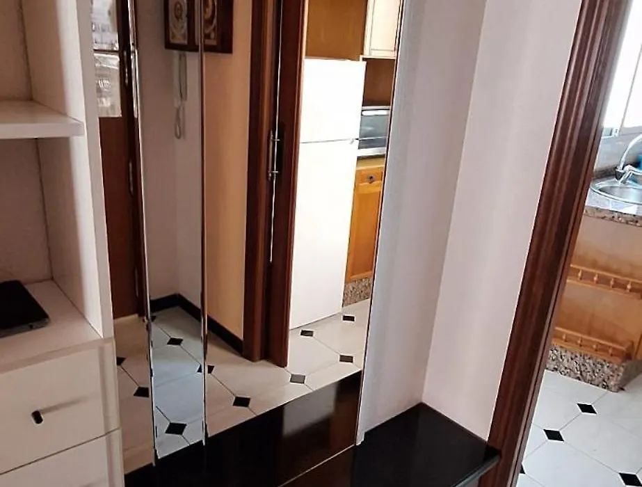 Apartamentos Casa May 1- Centro Benidorm-Solo Mayores De 30 Anos Y Familias-1