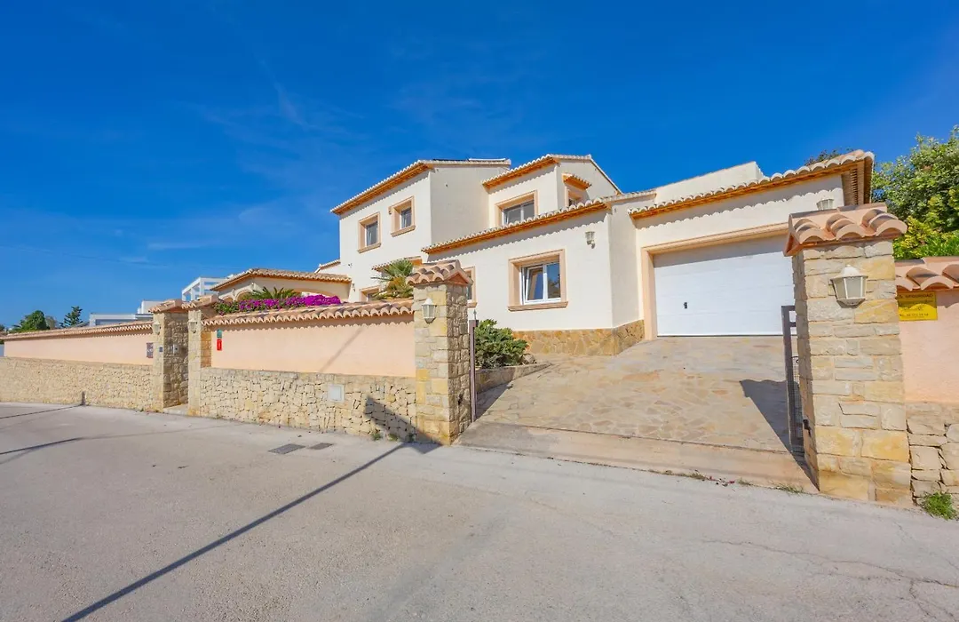 Villa Almendros - Plusholidays-1