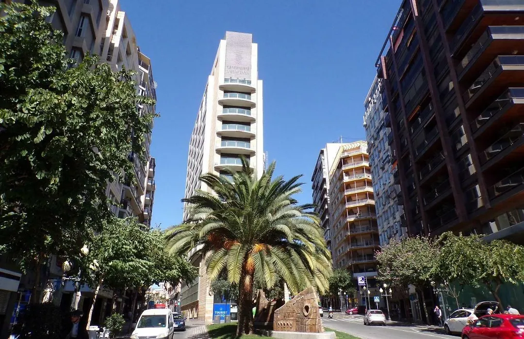 Big Room Holiday Alicante-1