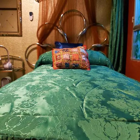 Alicante Room And Gayfriendly-3