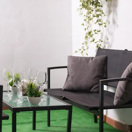 Cozy 3 Bed Apartment In The Heart Of Alicante-2