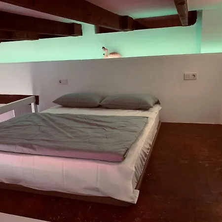 Casita Del Flamingo En Casco Historico-3