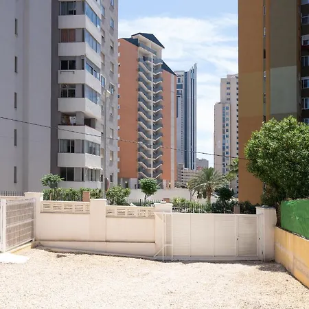 Apartamento ALMA con terreno privado y parking compartido - a 800m de Playa Poniente-2