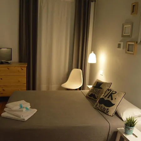Hotel Smile & Co Hostal Boutique-3